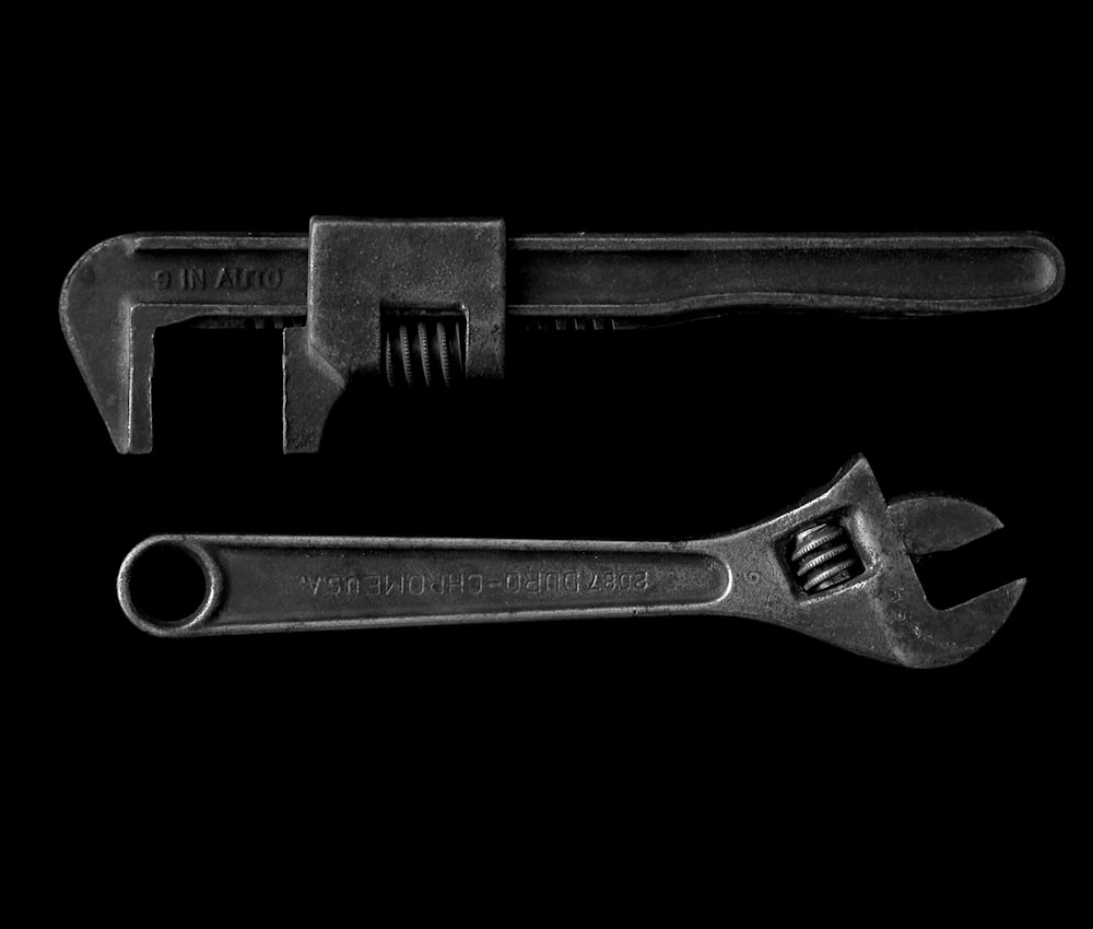 Installateur-Werkzeug – Rollgabelschlüssel und Rohrzange